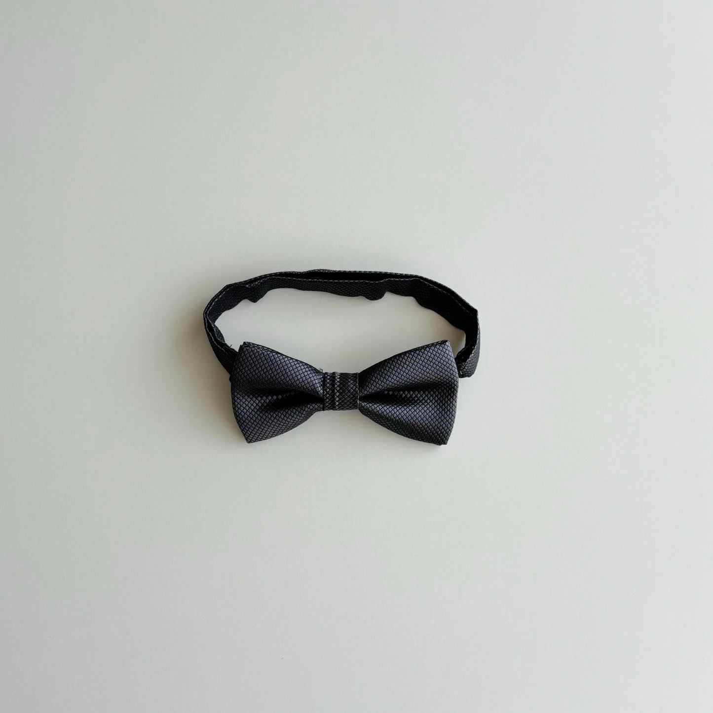 Tiny gentleman baby bow tie