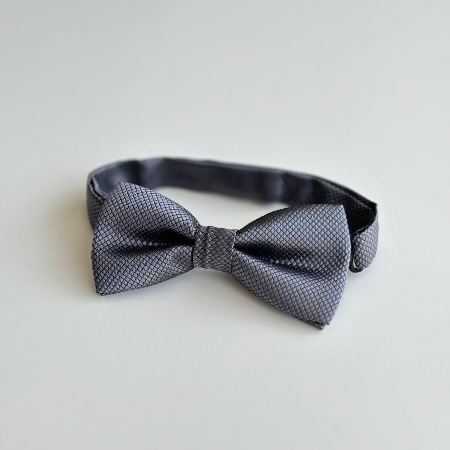Tiny gentleman baby bow tie